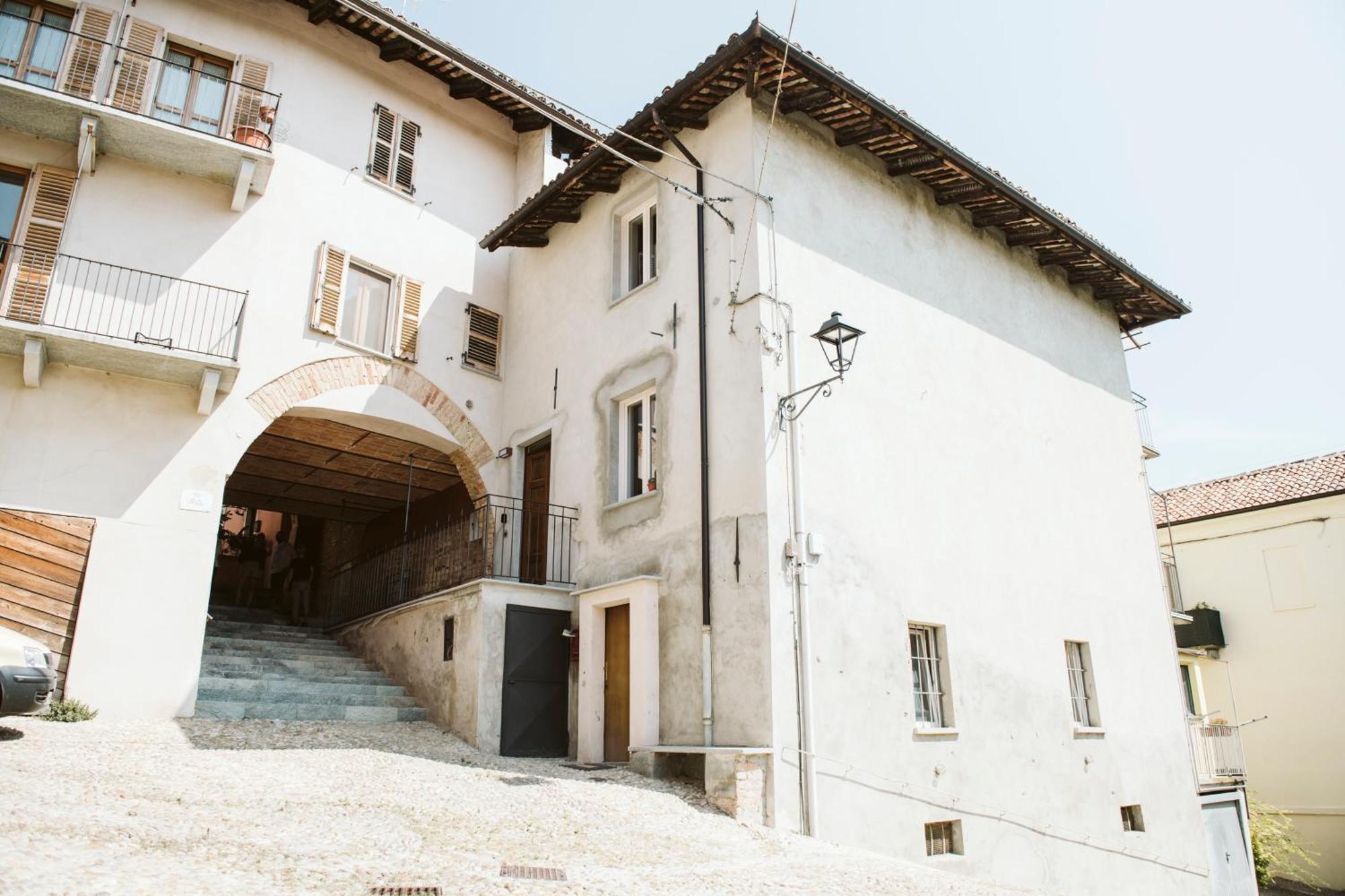 Vicolo Al Castello - Langhe E Monferrato Suites Costigliole d'Asti Exterior photo